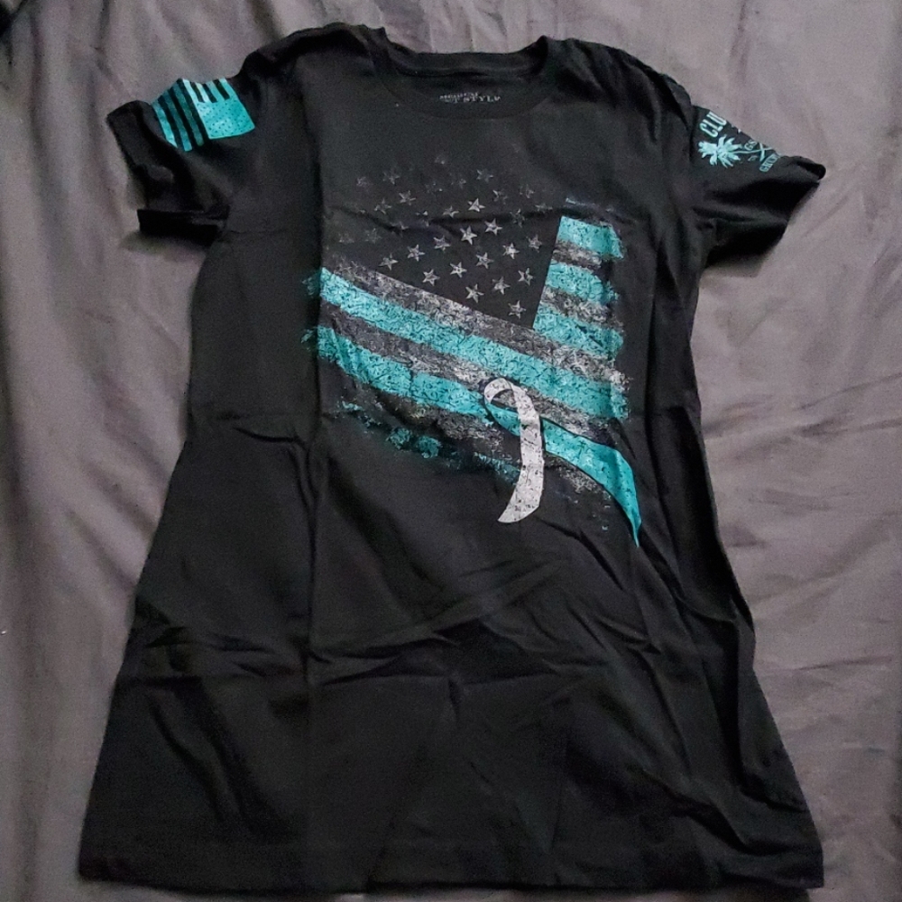 NWOT Women's Grunt Style Shirt
